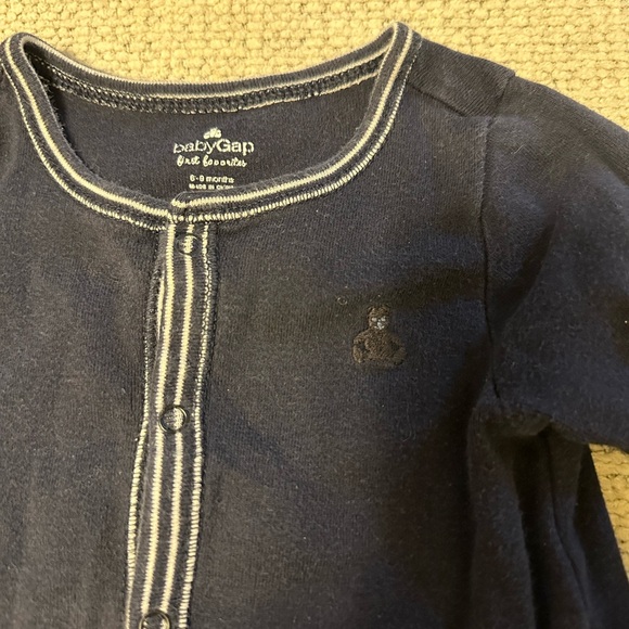 Baby Gap footies - Picture 3 of 4